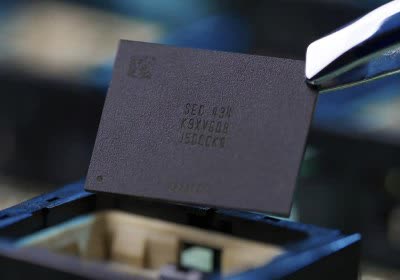 faster ssds samsung qlc nand storage ssd flash memory mass production qlc